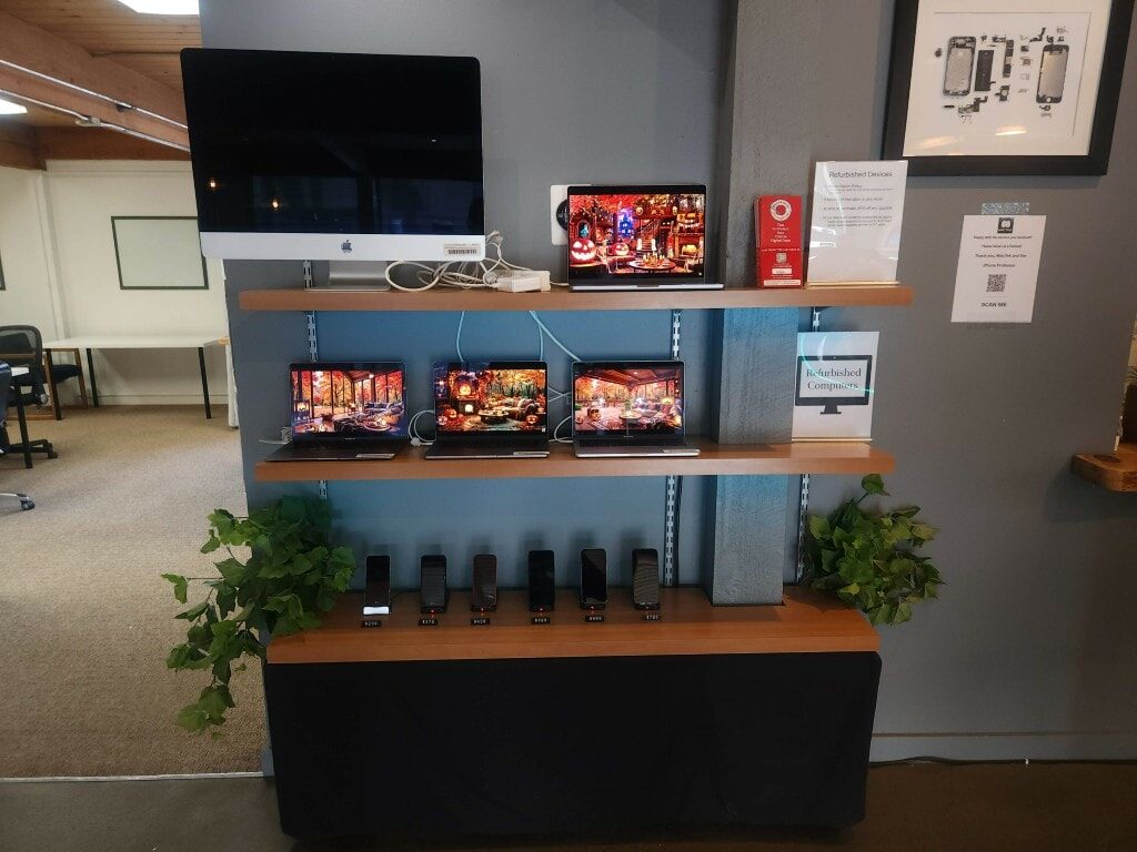 Mac Store Display at The iPhone Professor