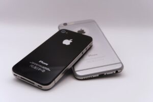 Two iphones for data recovery that promote The iPhone Professor for iphone data recovery